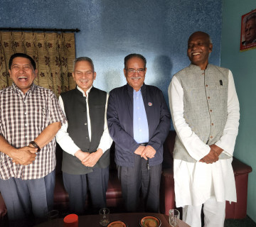 महिन्द्र यादव र गंगा श्रेष्ठलाई लिएर प्रचण्ड भेट्न पेरिसडाँडा पुगे बाबुराम भट्टराई